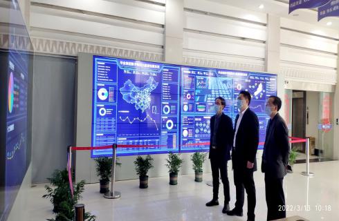 姜堰經(jīng)濟(jì)開發(fā)區(qū)主任孔緯一行蒞臨華金集團(tuán)視察指導(dǎo)